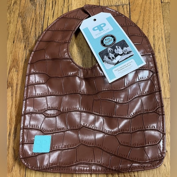 Posh Play Faux Leather Retile Baby Bib and Pouch Brown Wipeable NEW - Picture 3 of 8